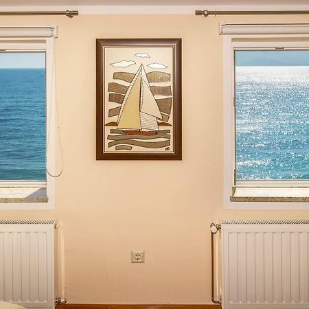Apartment Bojan With Terrace And Sea View Башка Экстерьер фото
