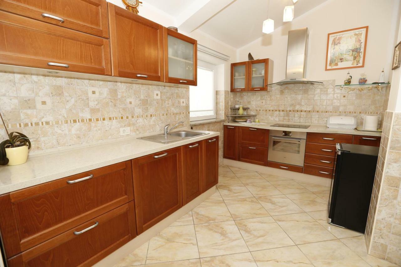 Apartment Bojan With Terrace And Sea View Башка Экстерьер фото