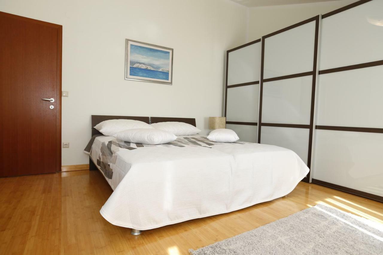 Apartment Bojan With Terrace And Sea View Башка Экстерьер фото