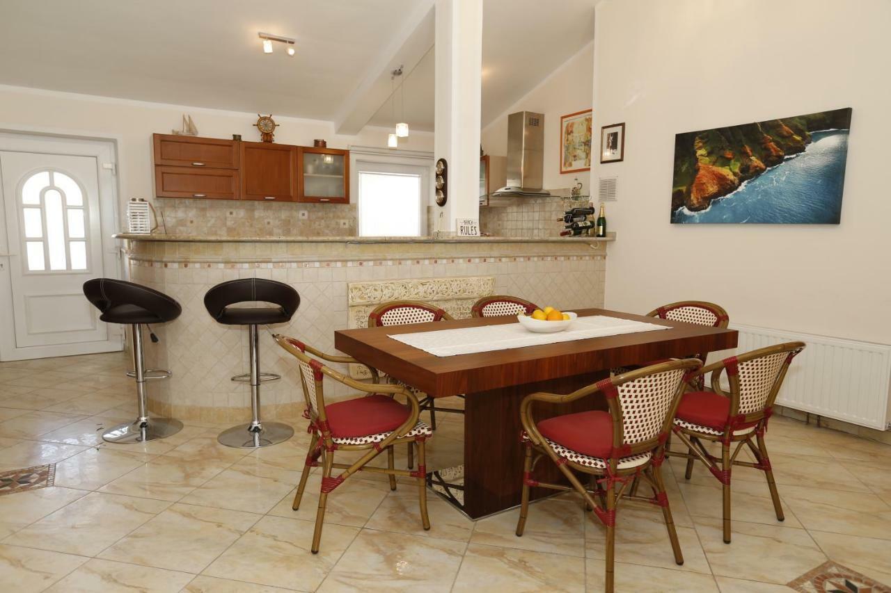 Apartment Bojan With Terrace And Sea View Башка Экстерьер фото