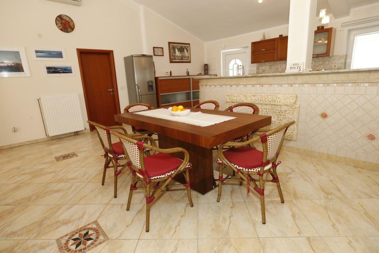 Apartment Bojan With Terrace And Sea View Башка Экстерьер фото