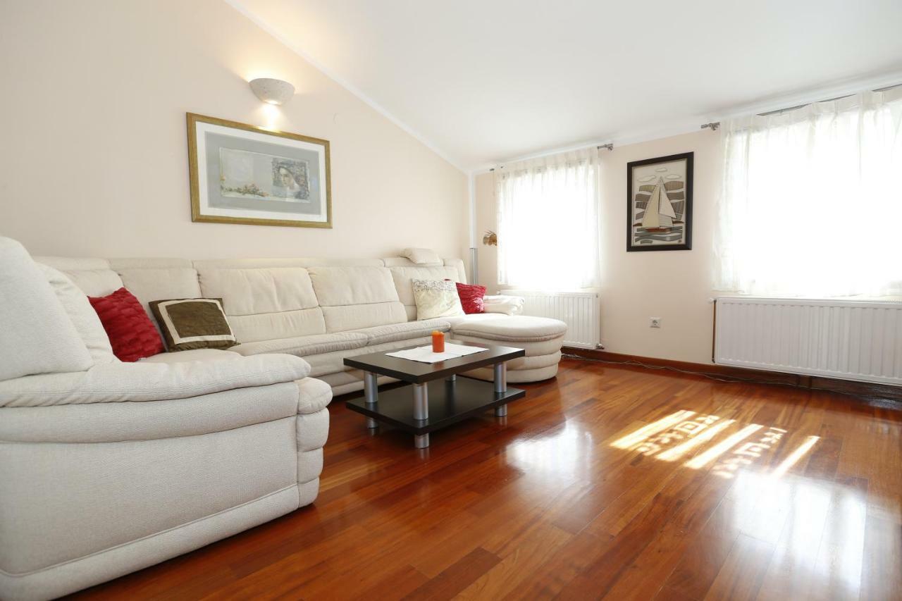 Apartment Bojan With Terrace And Sea View Башка Экстерьер фото